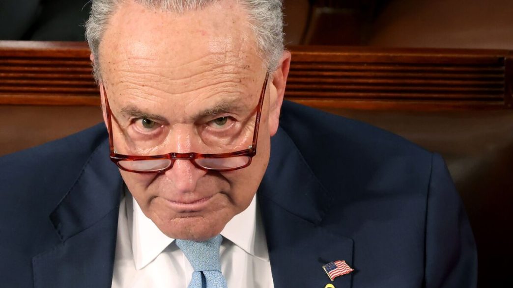 Schumer Targets US Crypto Rules by Year-End at Pro-Harris Event