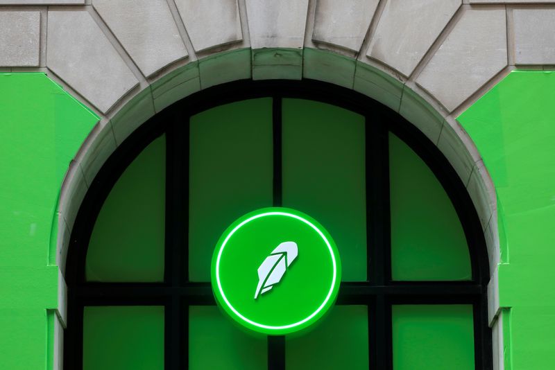 Robinhood considering offering crypto futures in US, Europe, Bloomberg reports