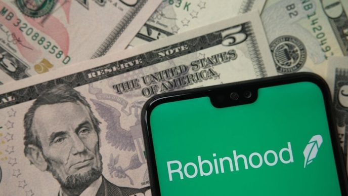 Could Robinhood and Revolut Find Stablecoin Success Where PayPal Stumbled?