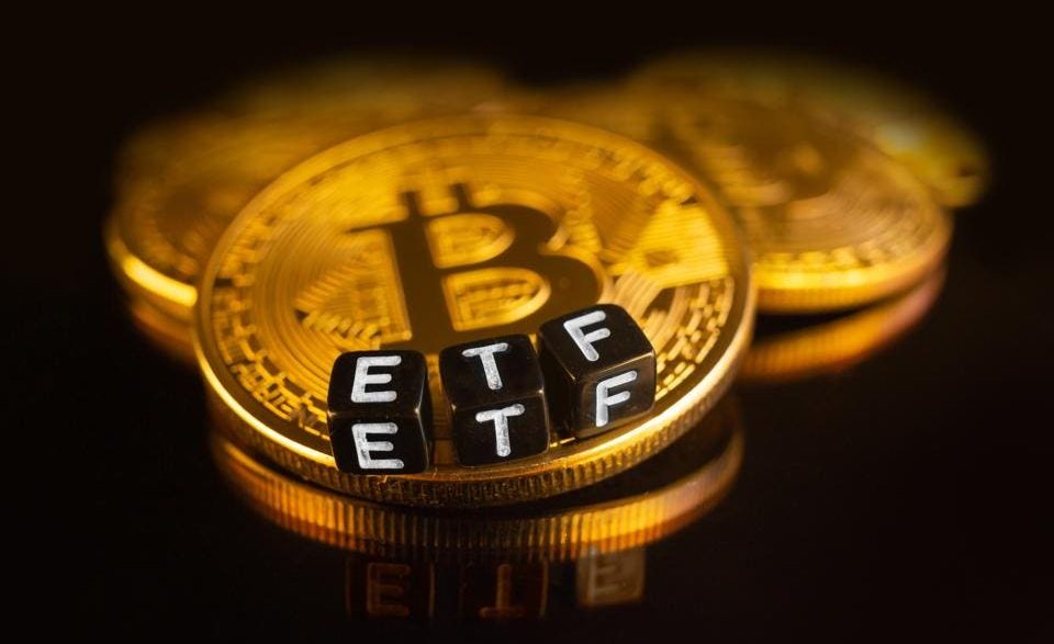 Analyst Backs Spot Bitcoin ETFs To Surpass Gold ETFs In Cumulative Net Inflows